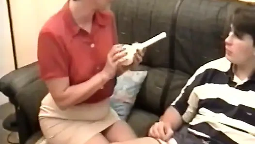 Мужчину заполнили две зрелые женщины