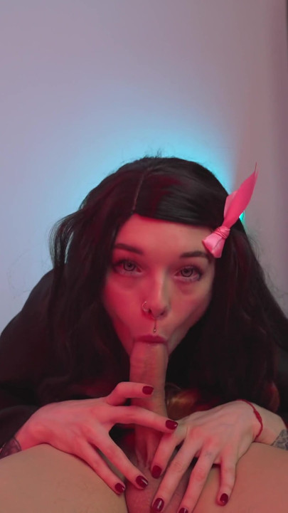 Шлюховатой Nezuko трахнули ее возбужденные дырки