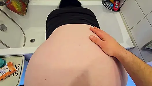 Студентка С Мясистыми Бедрами Умоляет Член И Кончает В Приватной Погоне В Любительском Видео