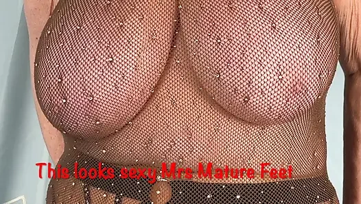 Mrs Mature Feet Strips for her Nylon Fans 387