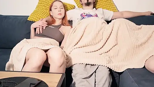 Тайный Минет От Моих Сводных Сестер Во Время Просмотра Телевизора