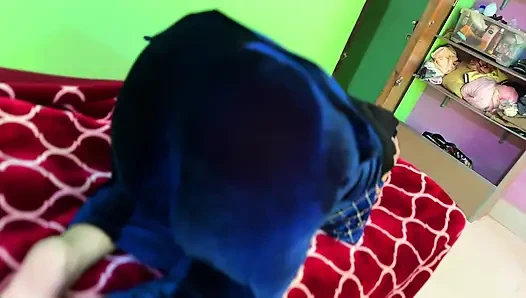 Красивая девушка дези с большой задницей