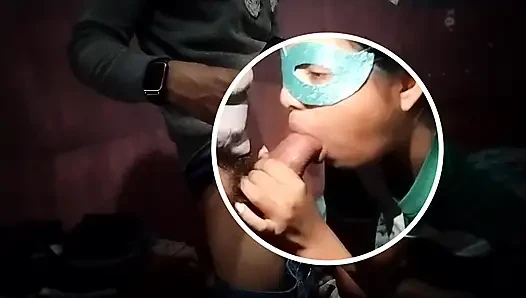 Милая шлюха сосёт мой пенис