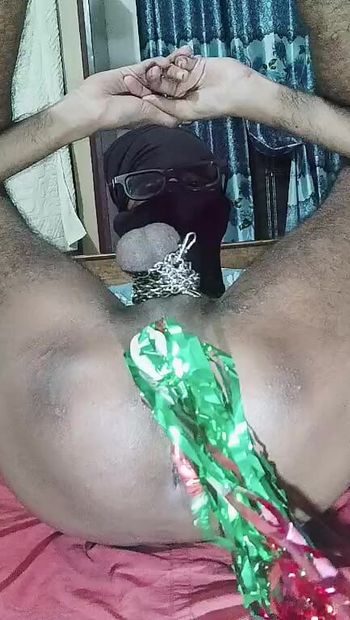 Il ragazzo del bangladesh spinge un dildo con una favola. Guarda e sottoscriva per altro. Una storia di anale.