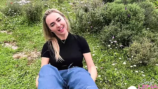 Footjob Gunung Yunani Dengan Kaki Nilon Berkeringat - Creampie Luar Ruangan Di Telapak Kaki Saya