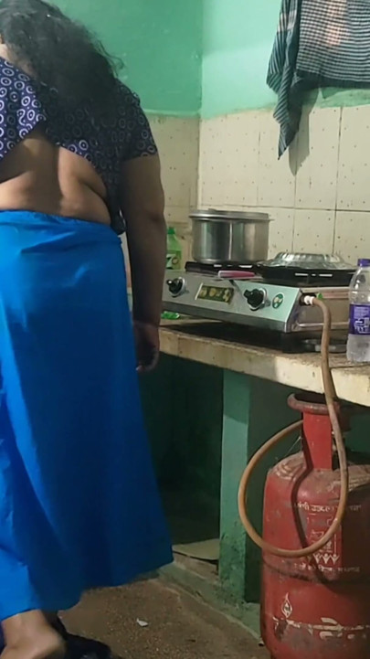 Bhavana aunty was working in the kitchen and invited me for sex and I had sex with him | Clip 2