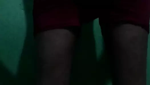 Sik ve kıçını gösteren iç çamaşırı deniyor. 1. bölüm