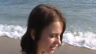 Sexo amateur libre de pareja lasciva en bungalow de playa