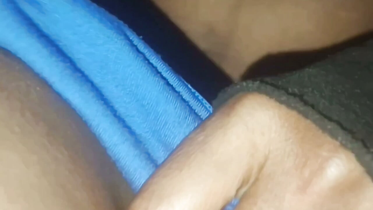 Meti na boca da minha namorada e fodi-a, uma rapariga indiana gostosa.