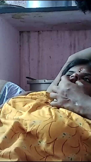 Detik emosi dari "isteri rumah kampung India bercium aaa"