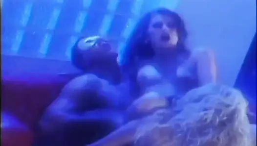 Крошки-брюнетки и блондинки обмениваются спермой для окончания