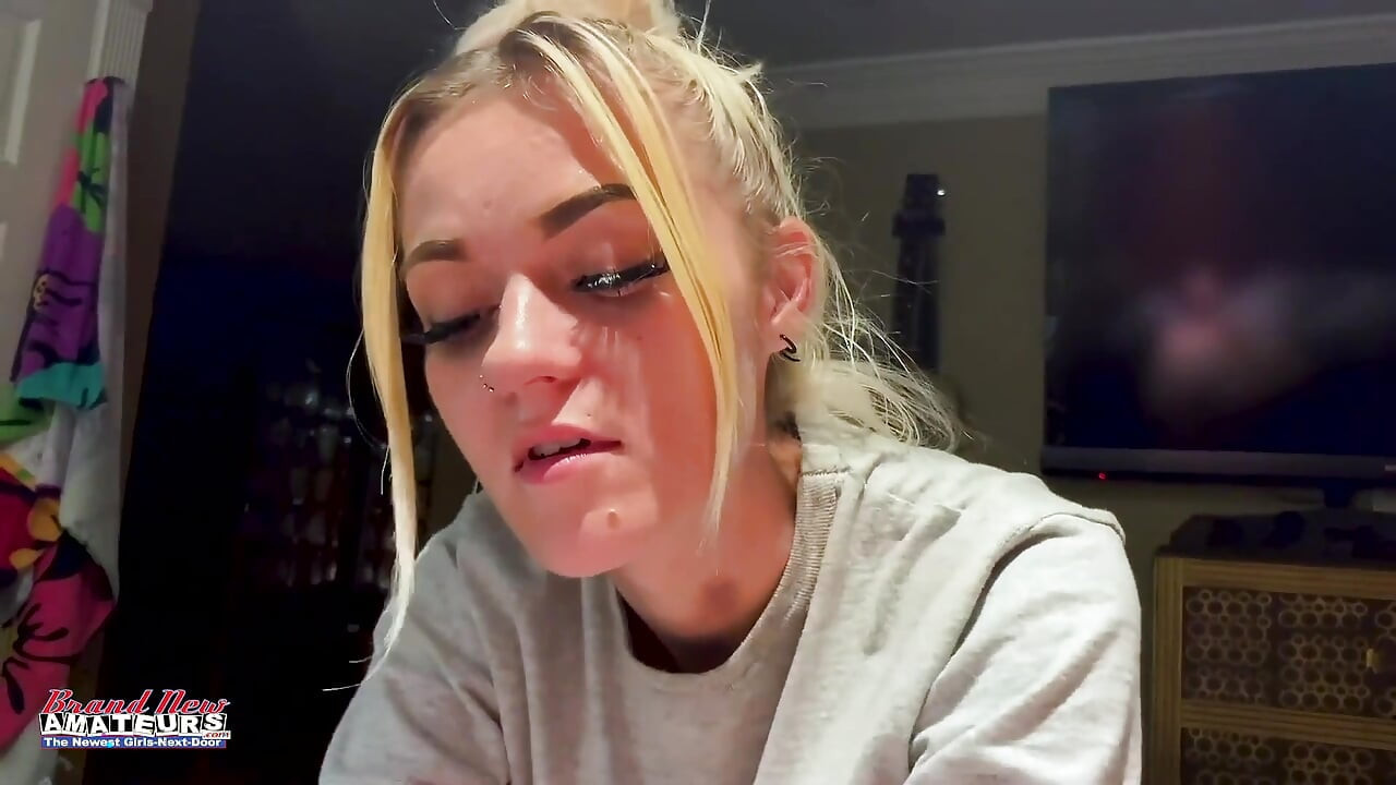 Manipulating my Sassy body rub girl into showing off body