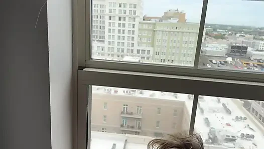 Anal hinter dem glas bringt sie zum kommen.