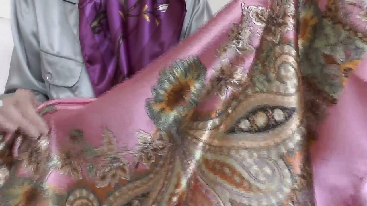 Stepaunt's New Satin Scarves Turn You on! Lady Victoria Valente