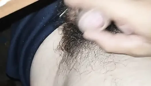Kıllı yarakla mastürbasyon
