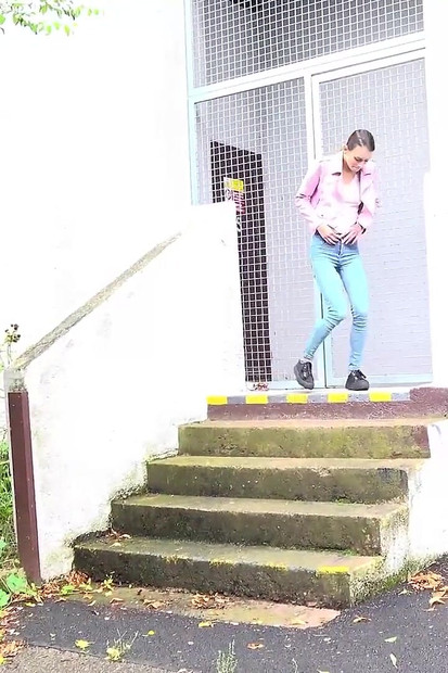 Vitka i čučnjeva od Got2Pee gde devojke dolaze da pišaju