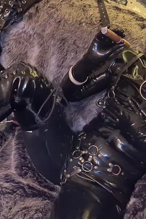 Slut-orgasma Celeste in black latex cigar smoking fetish and soft talking in German