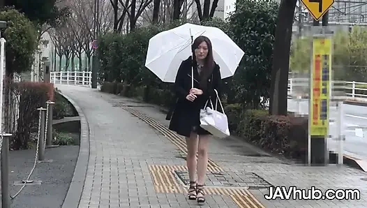 Kanako kirimoto wird für einen fick im park abgeholt