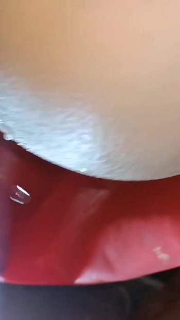 Velkolepý okamžik z "Bez spermatu - Naplňuje mi zadek svým horkým chcaní, detail 4K"