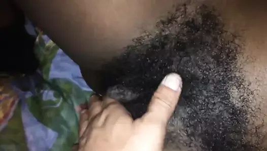 Чернокожая с волосатой киской и длинными половыми губами