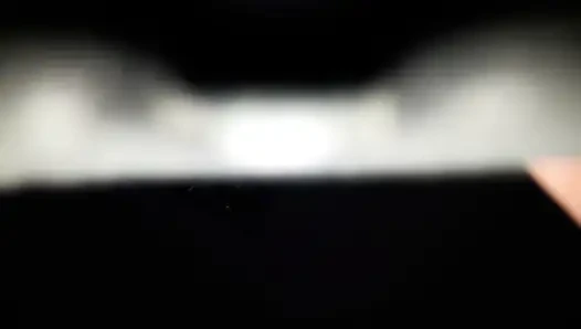 Önce karımı dildoyla alıyorum ve sonra daha fazla dayanamıyorum