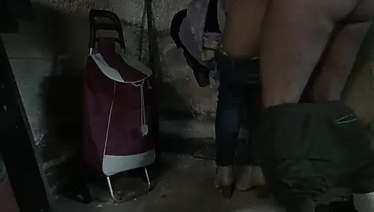 Syrischer flüchtling von deutschem vermieter erwischt - ANAL