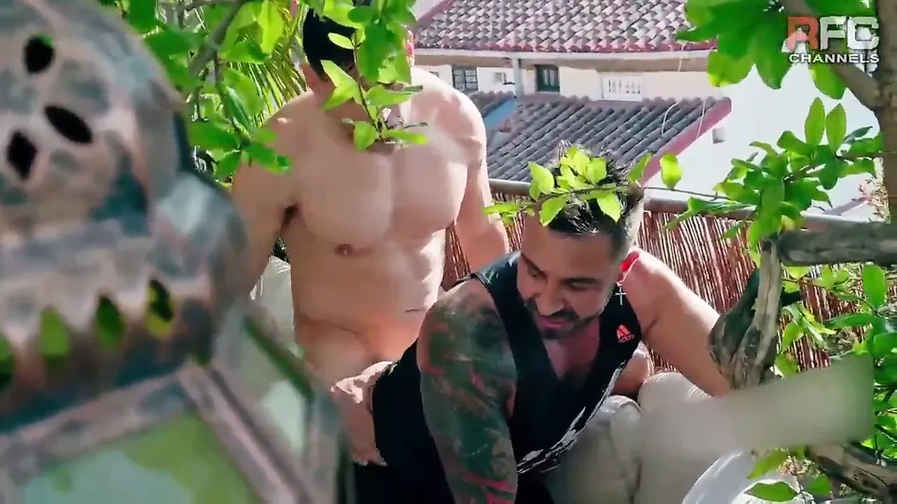 Problemas com a Policia – Brazilian studs fucking bareback