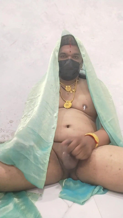 Indian hot no one shemale dipali saree with home | Clip 1