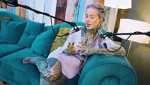 Ich spreche über A - echt - ASMR - Podcast - Reden - tattoo-mädchen-model goth punk dreadlocks