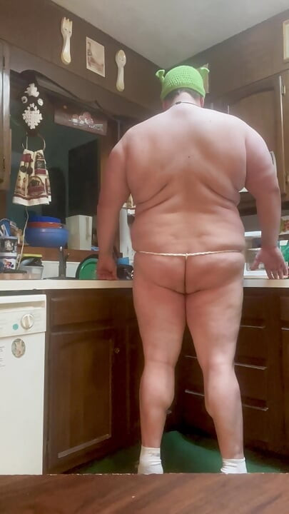 Burly Chub Flexing His Fat Ogre Bod