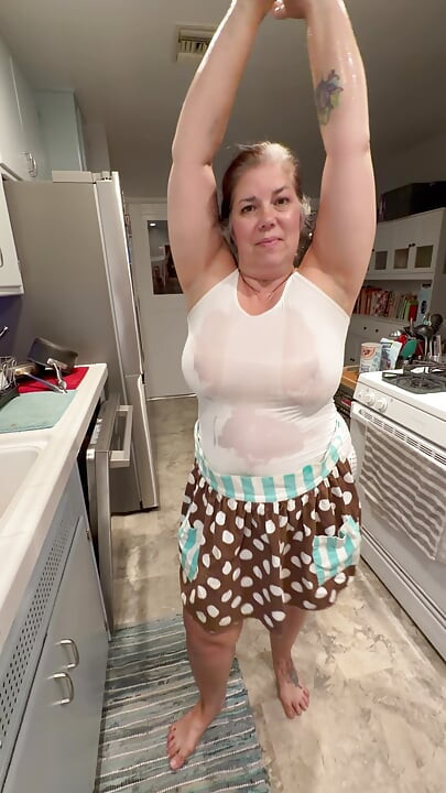 Hot Mom Maxine in apron washing the dishes and stripping, masturbating and squirting plus wet t-shirt - SO HOT!!!