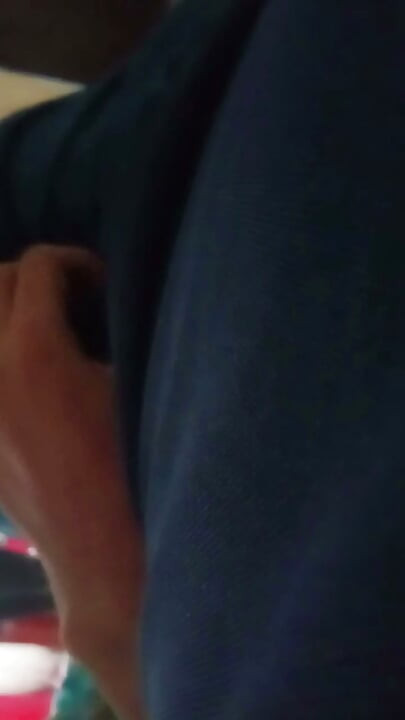 Pantolonun içinde kalkan sik