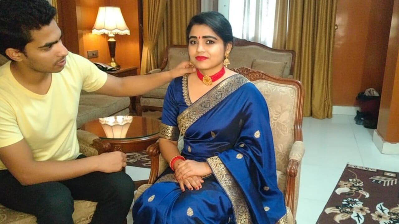 Akeli Bhabhi ko paiso ka lalach deke pel diya