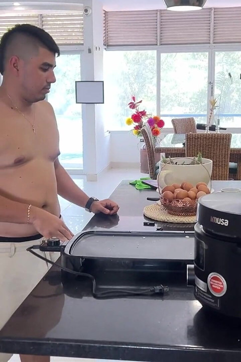 Reiniger fickt den stiefsohn ihres chefs