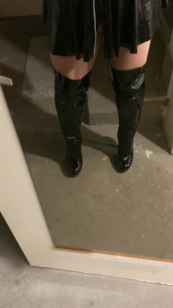 Knee-high heel boots and leather mini on the ass. Wonderful crossdresser clothes. Basement fuck rag for free!