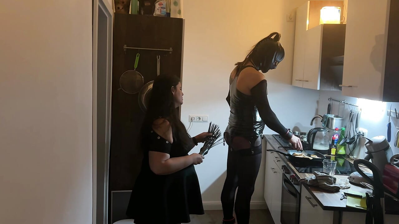 Fetysz lofty Sesja gotowania z TV Slave część 3-4.