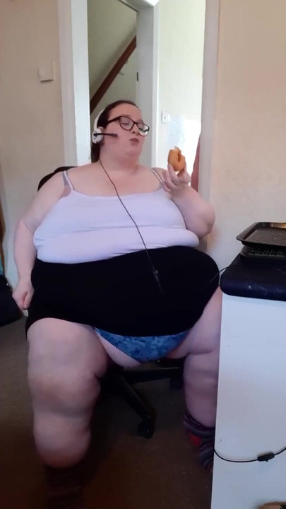 Ssbbw enjoys donuts from her boss