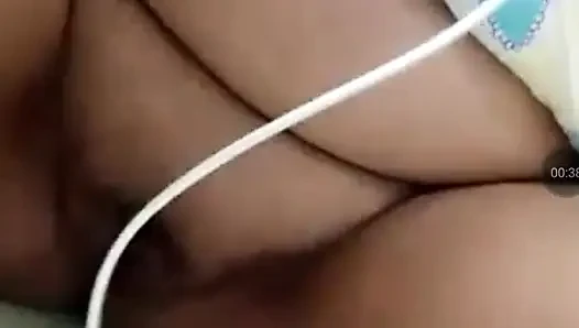 Pantat ingin membuat orgasmenya basah di memek gemuk