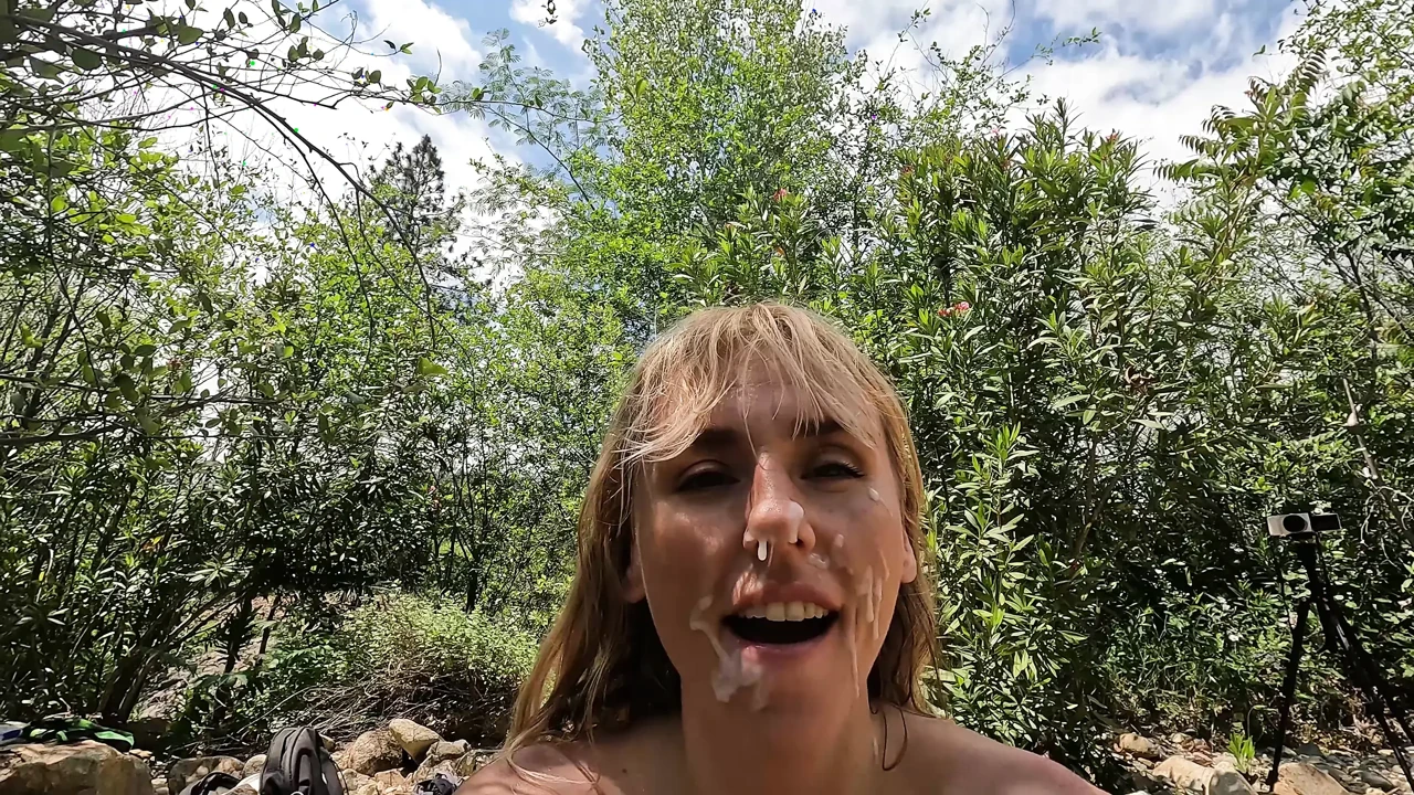 他给了我大量颜射, 我吃了一根香蕉, 脸上都是精液