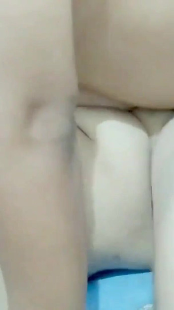 لحظة مذهلة من "زوجة صينية آسيوية مشتهية ببزاز جميلة تركب زب زوجها وتتلقى قذفا ساخنا!"