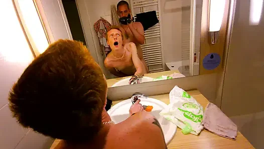 Ich beginne es im Bett und beende es im Badezimmer