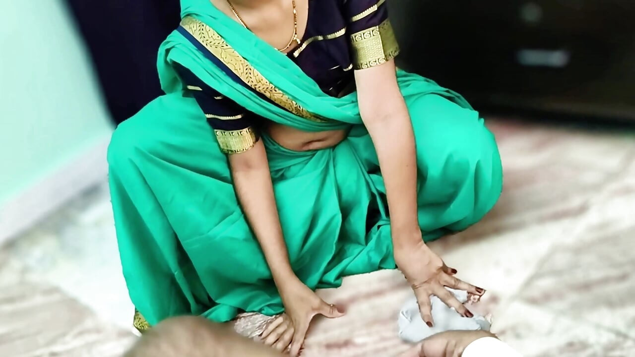 Indijska sobarica jebana u sareeju, cijeli hindi seks video