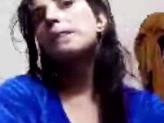 Pakistańska dziewczyna rozmowa wideo z chłopakiem