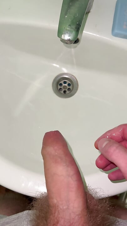 Im badezimmer masturbieren