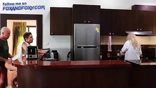 Fast erwischt, Überraschungs-anal-creampie mit stieftochter