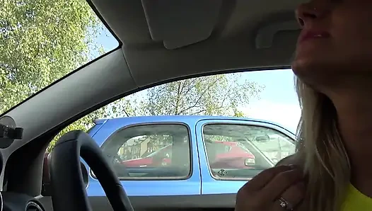 Возбужденную сводную сестренку шпирит ее сводный братец в ее бритую киску