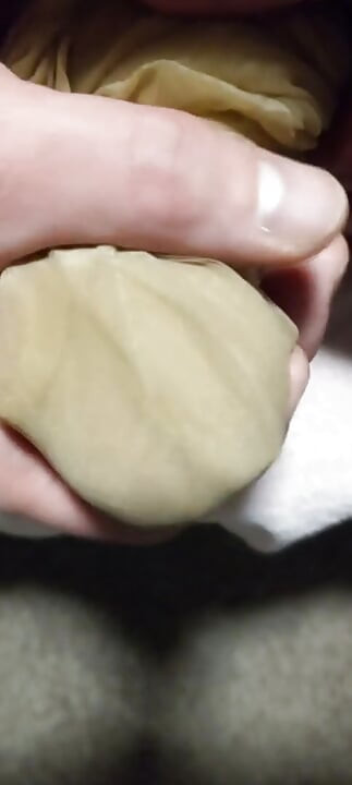 Thủ dâm trong quần tất của vợ