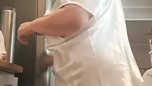 Kocam beni mutfakta külotsuz kaydediyor