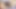 色付きの髪のセクシーな女性が整えられた陰部を擦っている