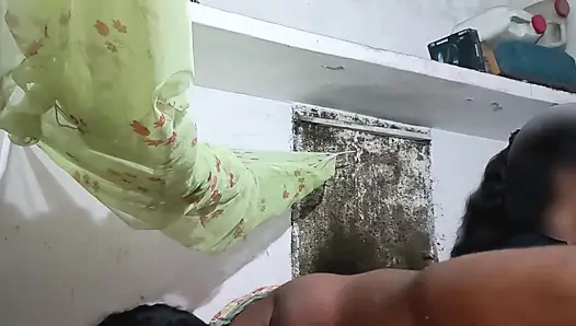 Прозрачный хинди аудио подруга пришла поздравить для нового телефона и грубо трахнуться